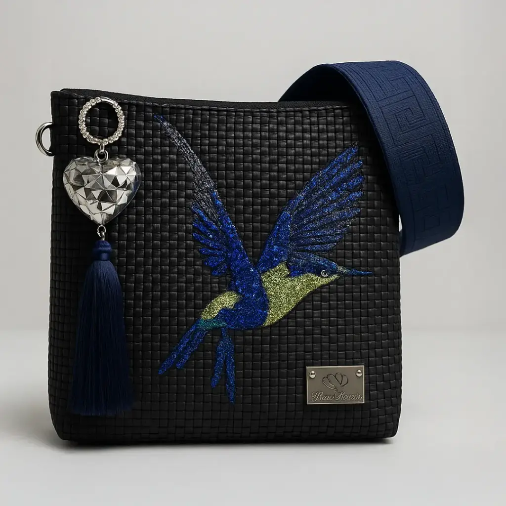 Bolsa Artesanal Yitin Ánuá – Colibrí Azul en Negro (Crossbody)