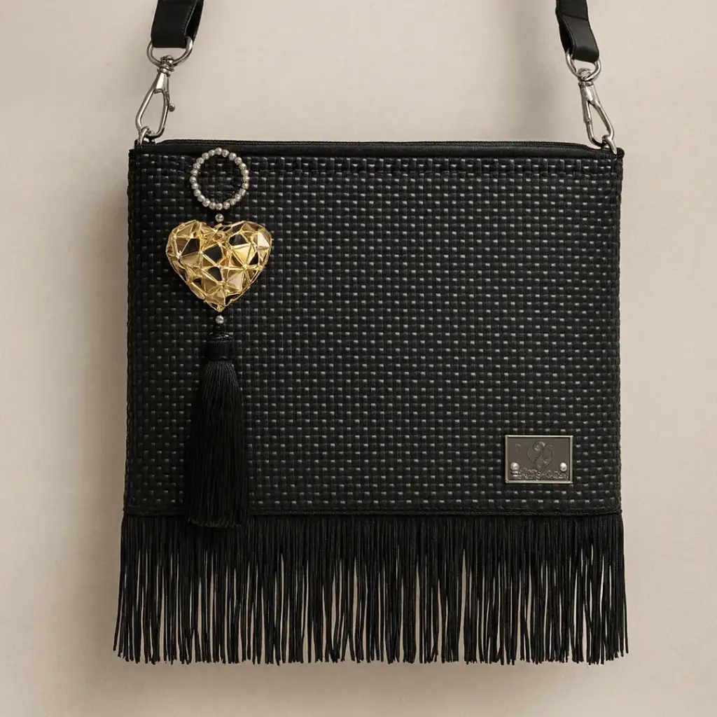 Bolsa Artesanal Yitin Ánuá – Negro con Flecos y Dije Dorado (Crossbody)