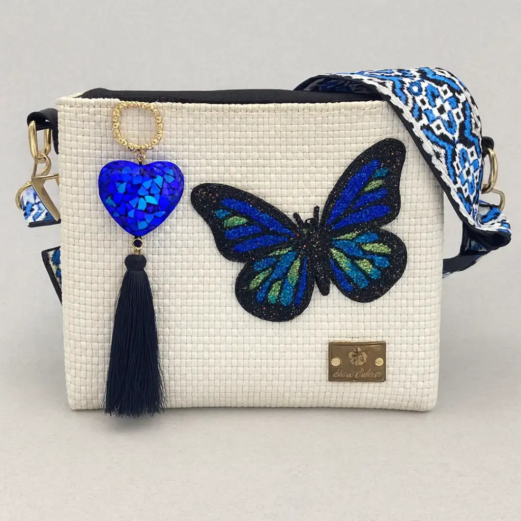 Bolsa Artesanal Yitin Ánuá – Mariposa Azul en Blanco (Crossbody)