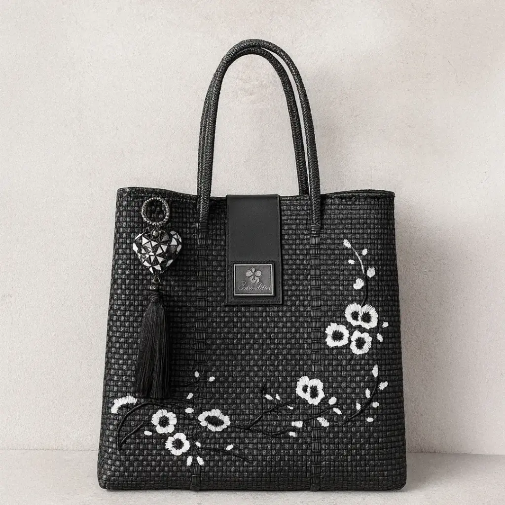 Bolsa Artesanal Yitin Ánuá – Flores Blancas en Negro